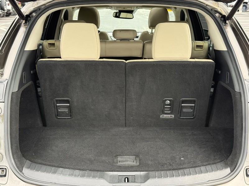Mazda CX-9 Vehicle Full-screen Gallery Image 7