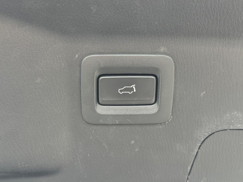Mazda CX-9 Vehicle Full-screen Gallery Image 8