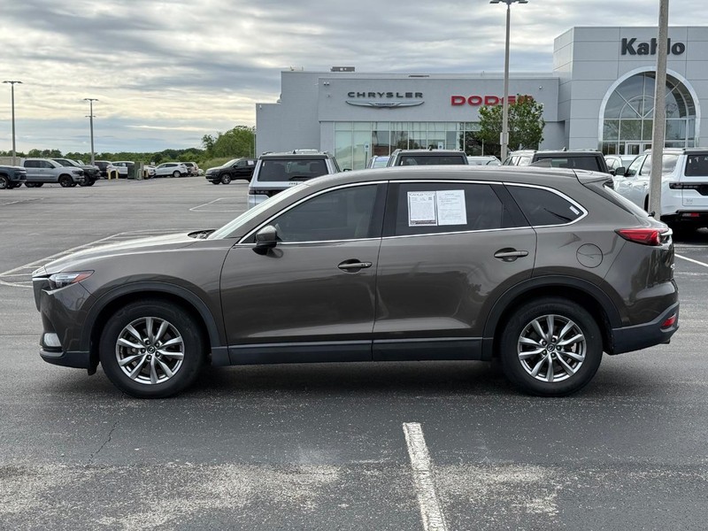 Mazda CX-9 Vehicle Full-screen Gallery Image 9