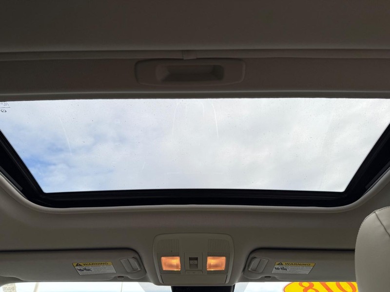 Mazda CX-9 Vehicle Full-screen Gallery Image 15