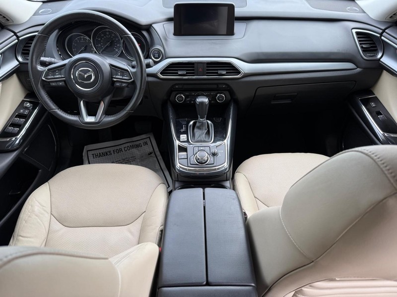 Mazda CX-9 Vehicle Full-screen Gallery Image 16