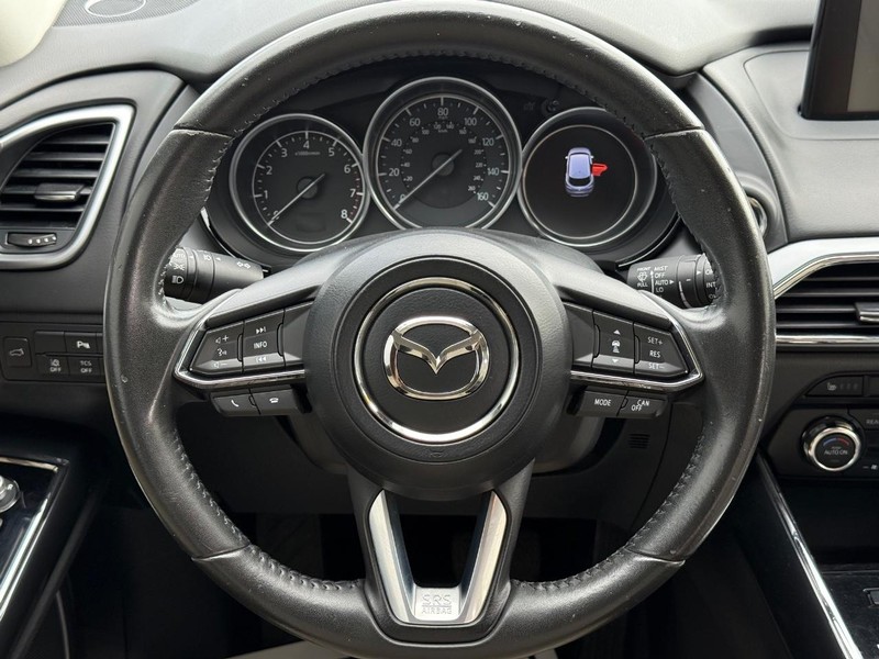 Mazda CX-9 Vehicle Full-screen Gallery Image 17