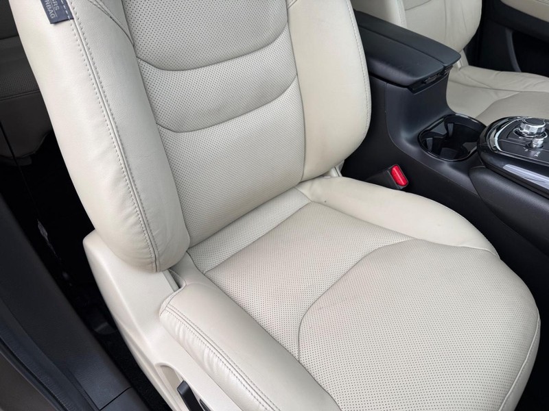 Mazda CX-9 Vehicle Full-screen Gallery Image 19