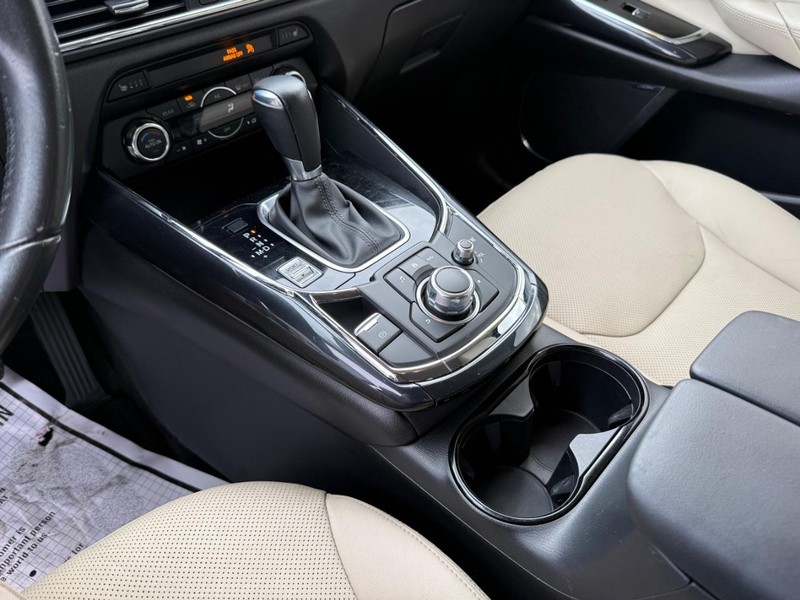 Mazda CX-9 Vehicle Full-screen Gallery Image 30