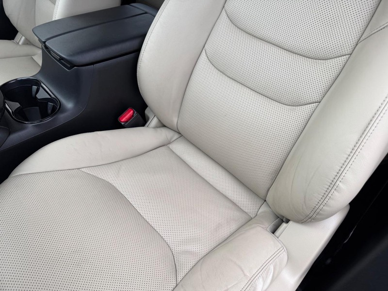 Mazda CX-9 Vehicle Full-screen Gallery Image 35