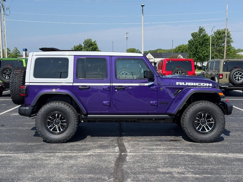Jeep Wrangler Vehicle Full-screen Gallery Image 2