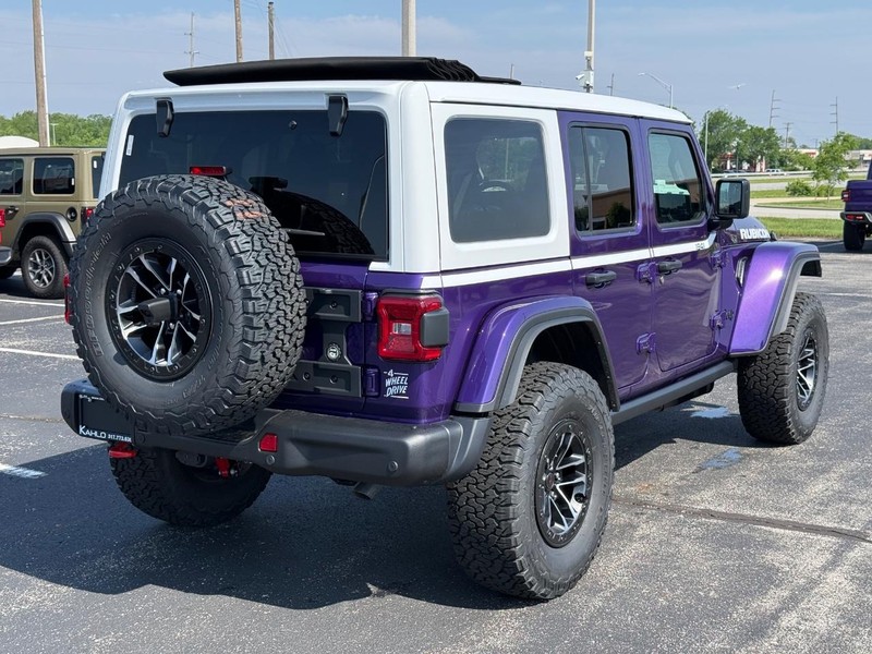 Jeep Wrangler Vehicle Full-screen Gallery Image 3
