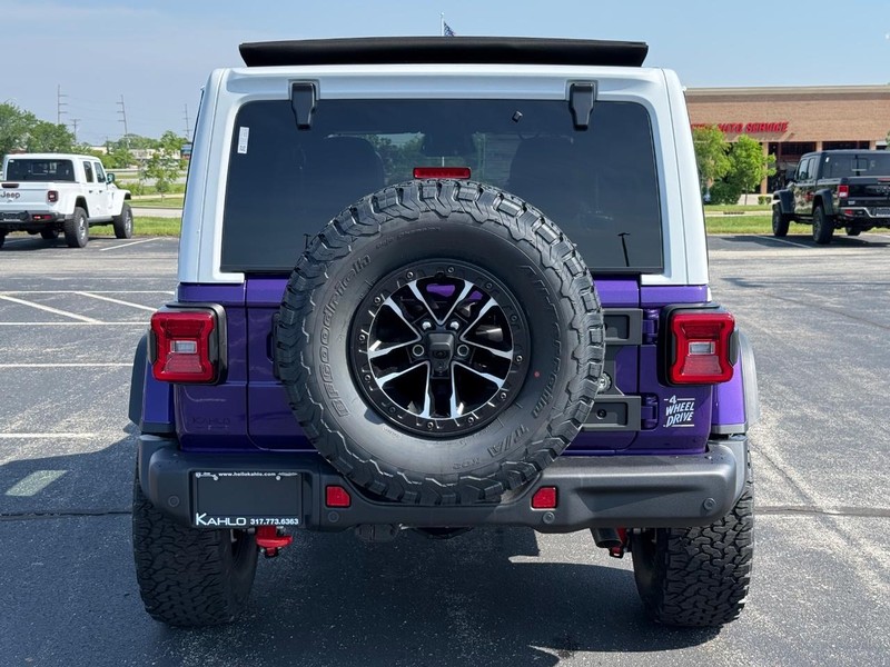 Jeep Wrangler Vehicle Full-screen Gallery Image 4