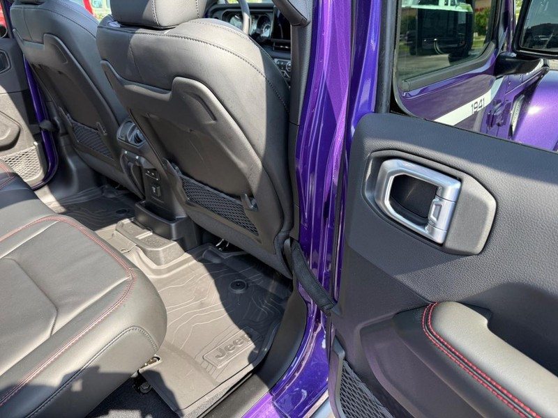 Jeep Wrangler Vehicle Full-screen Gallery Image 11