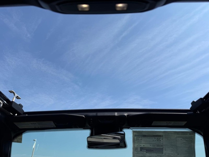 Jeep Wrangler Vehicle Full-screen Gallery Image 12