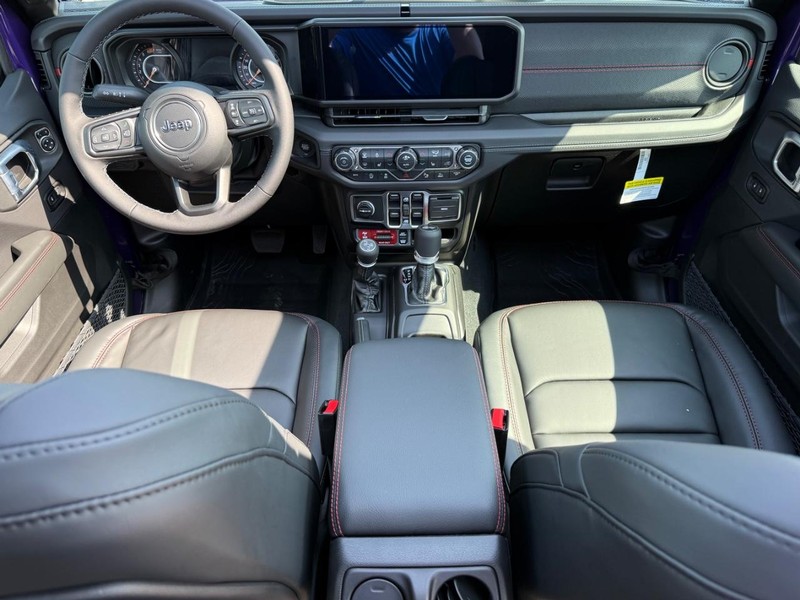 Jeep Wrangler Vehicle Full-screen Gallery Image 13