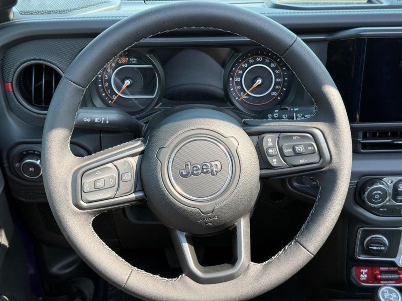 Jeep Wrangler Vehicle Full-screen Gallery Image 14