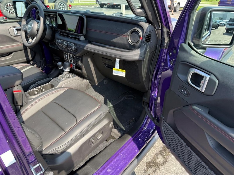 Jeep Wrangler Vehicle Full-screen Gallery Image 15