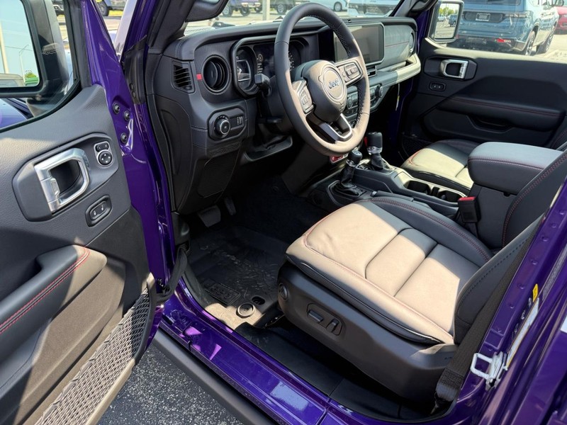 Jeep Wrangler Vehicle Full-screen Gallery Image 17