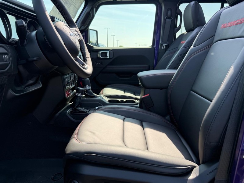Jeep Wrangler Vehicle Full-screen Gallery Image 18