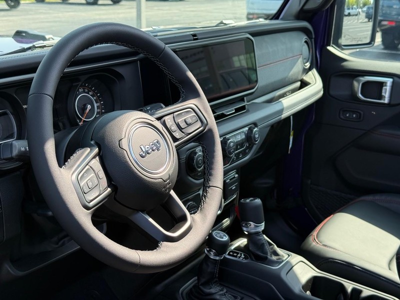 Jeep Wrangler Vehicle Full-screen Gallery Image 19