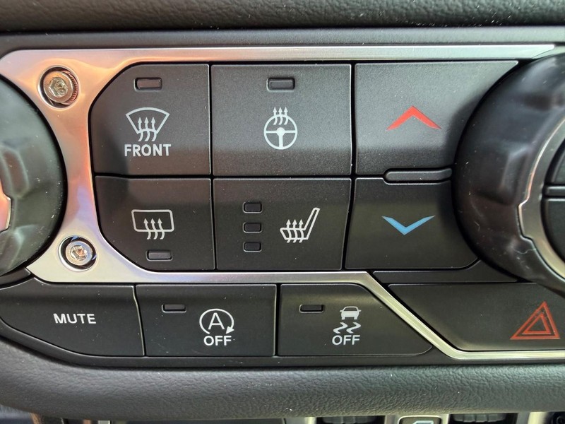 Jeep Wrangler Vehicle Full-screen Gallery Image 23