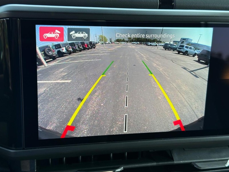 Jeep Wrangler Vehicle Full-screen Gallery Image 25