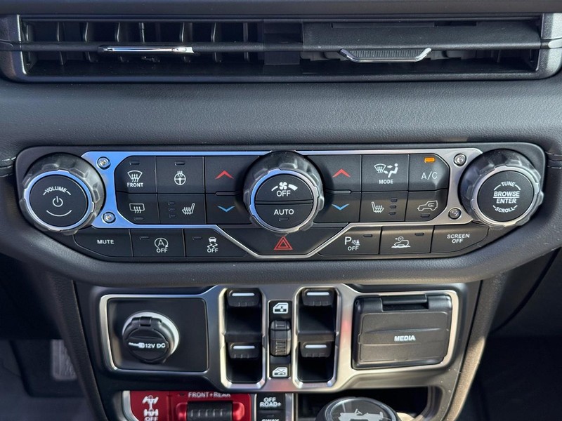 Jeep Wrangler Vehicle Full-screen Gallery Image 26