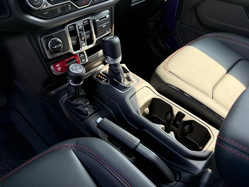 Jeep Wrangler Vehicle Full-screen Gallery Image 27