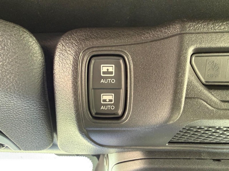 Jeep Wrangler Vehicle Full-screen Gallery Image 29