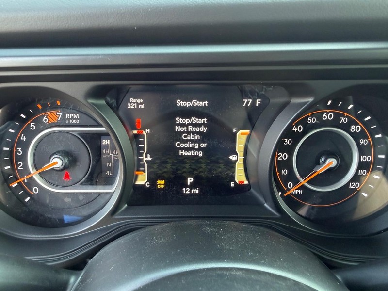 Jeep Wrangler Vehicle Full-screen Gallery Image 30