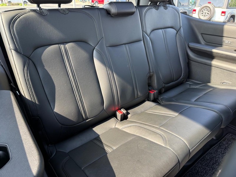 Jeep Grand Wagoneer Vehicle Full-screen Gallery Image 13
