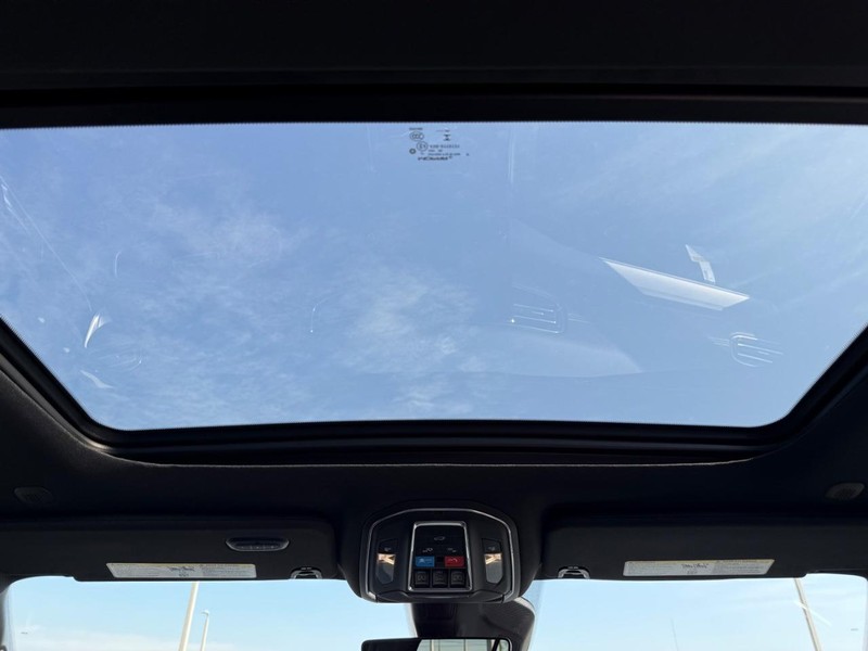 Jeep Grand Wagoneer Vehicle Full-screen Gallery Image 14