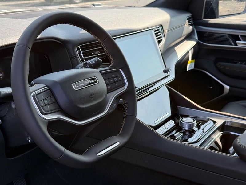Jeep Grand Wagoneer Vehicle Full-screen Gallery Image 21