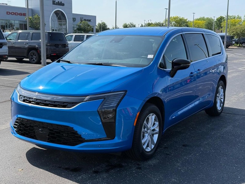 Chrysler Pacifica Vehicle Full-screen Gallery Image 9