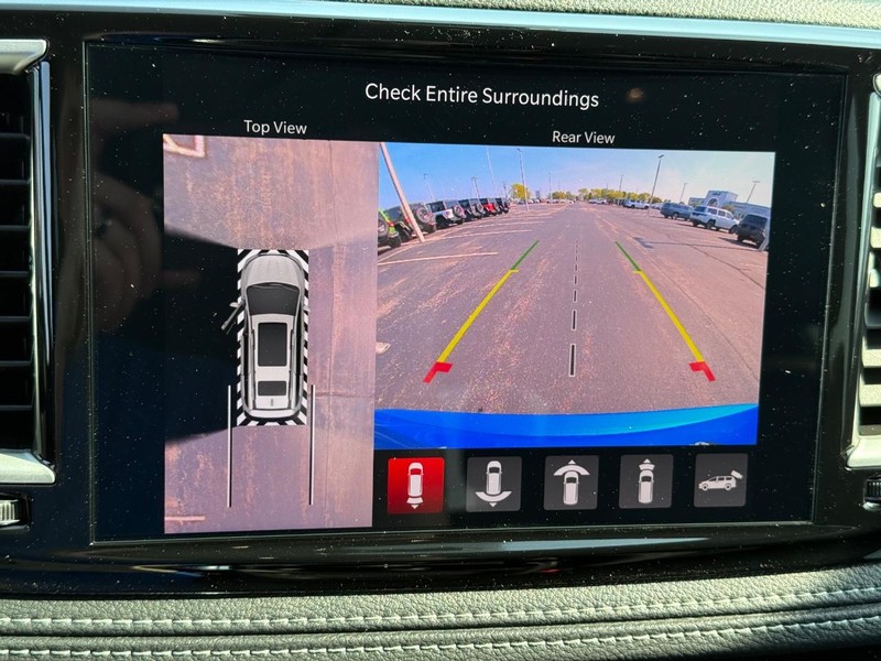 Chrysler Pacifica Vehicle Full-screen Gallery Image 25