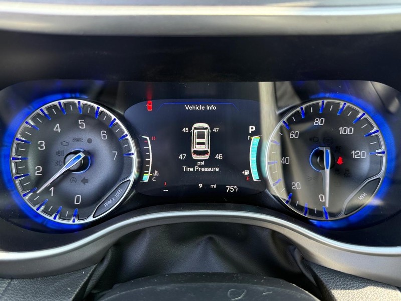 Chrysler Pacifica Vehicle Full-screen Gallery Image 29