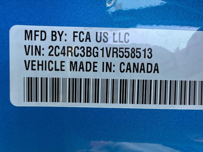 Chrysler Pacifica Vehicle Full-screen Gallery Image 32