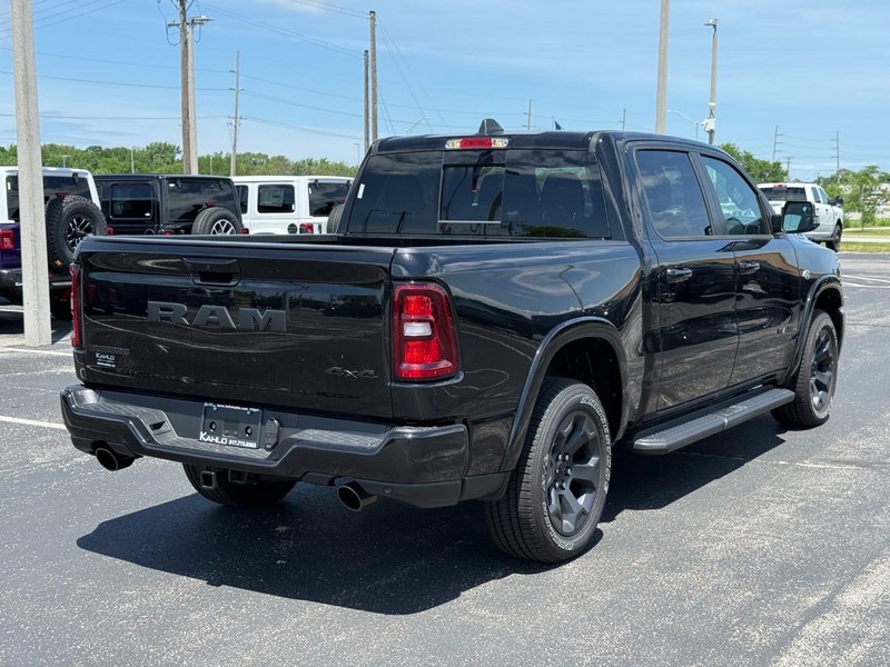 Ram 1500 Vehicle Full-screen Gallery Image 3