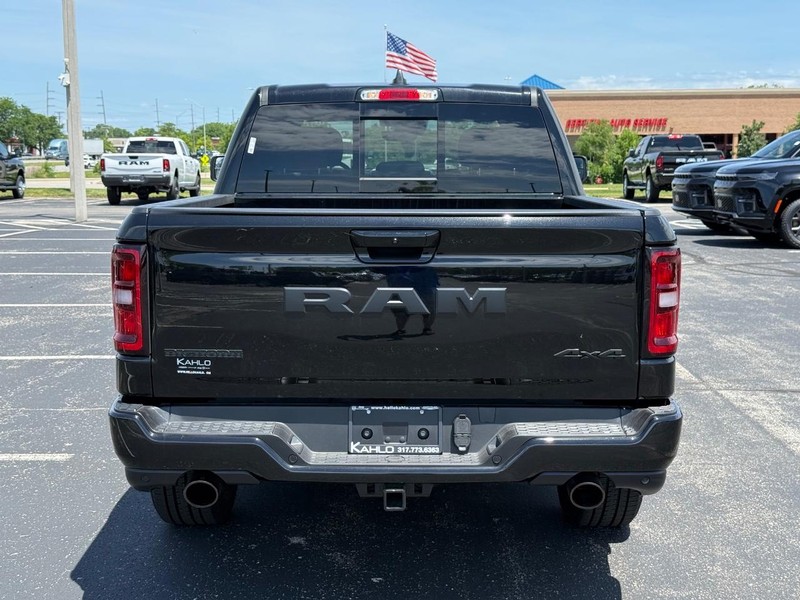 Ram 1500 Vehicle Full-screen Gallery Image 4