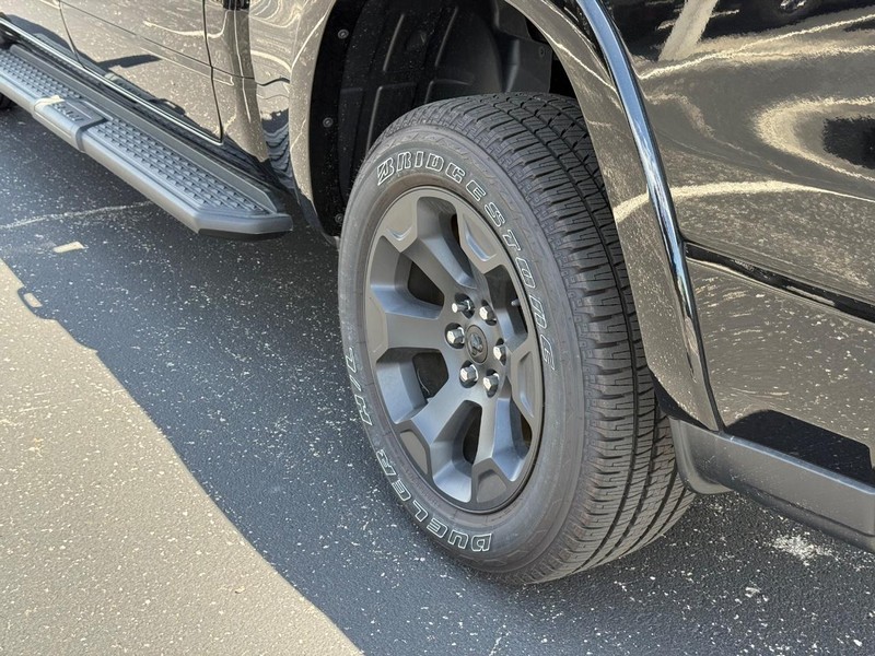 Ram 1500 Vehicle Full-screen Gallery Image 6