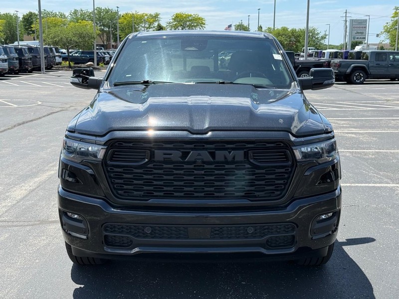 Ram 1500 Vehicle Full-screen Gallery Image 9