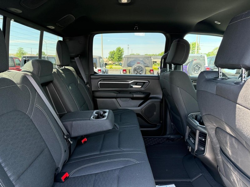 Ram 1500 Vehicle Full-screen Gallery Image 10