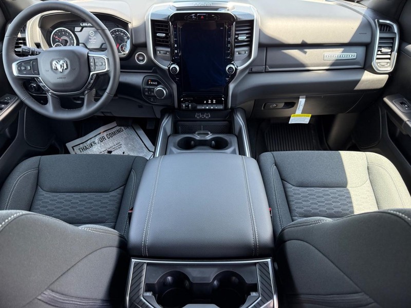 Ram 1500 Vehicle Full-screen Gallery Image 12