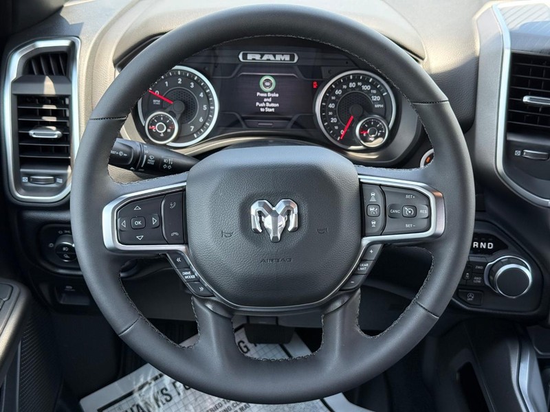 Ram 1500 Vehicle Full-screen Gallery Image 13