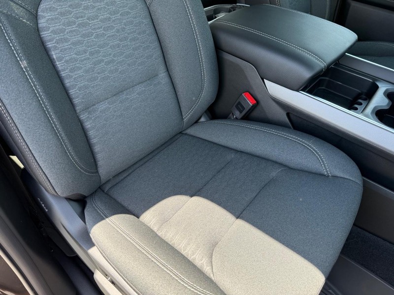 Ram 1500 Vehicle Full-screen Gallery Image 15