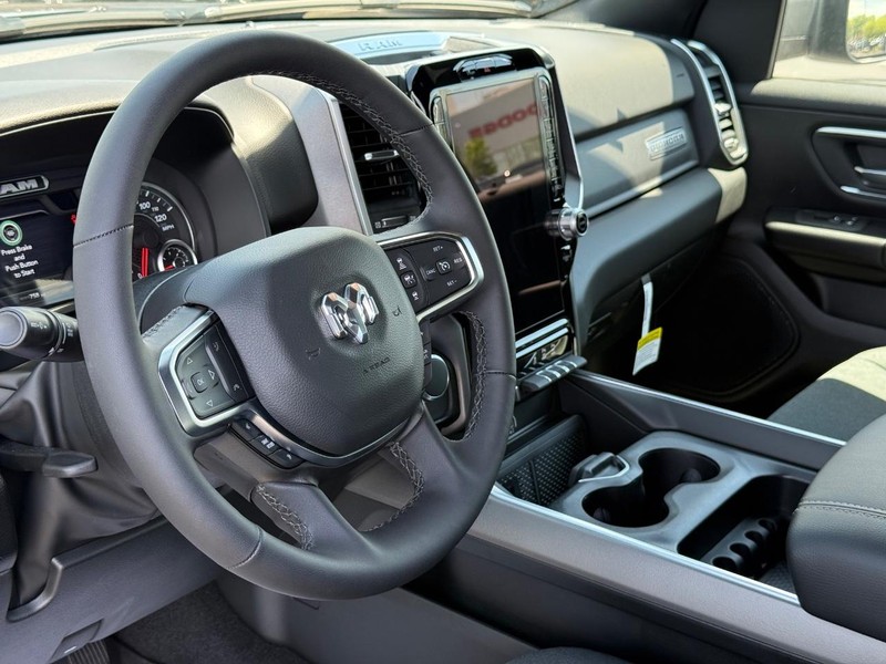 Ram 1500 Vehicle Full-screen Gallery Image 18