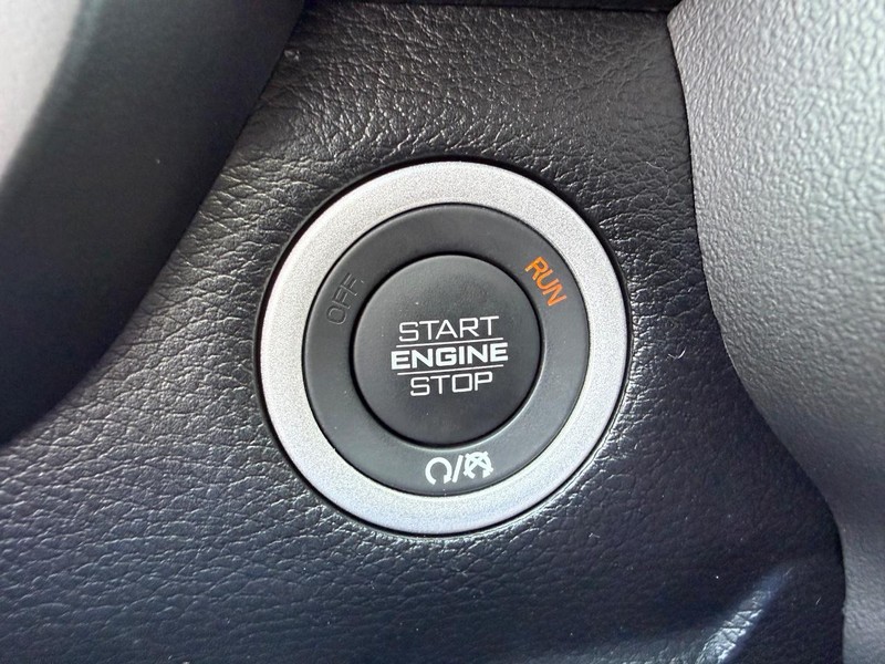 Ram 1500 Vehicle Full-screen Gallery Image 21
