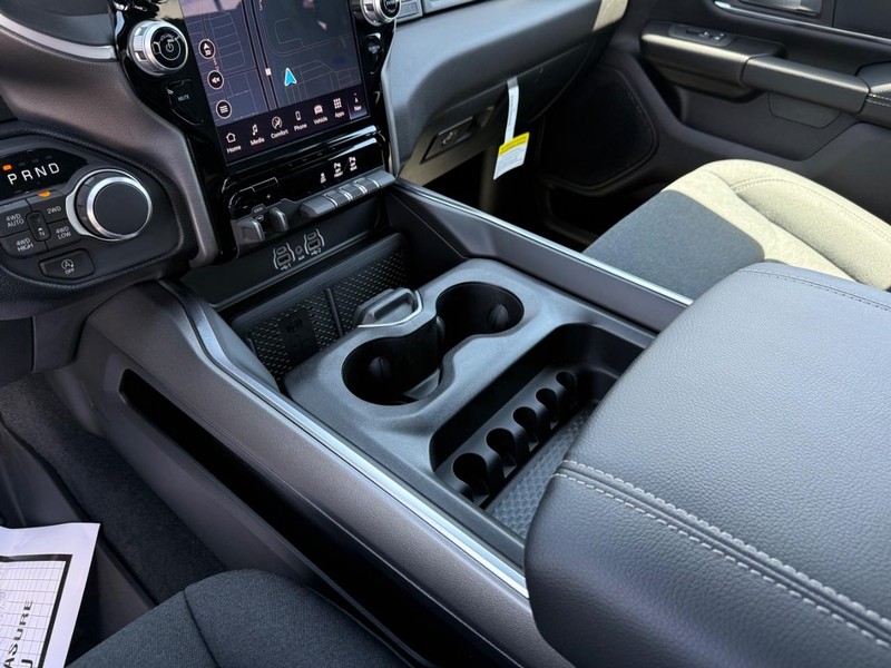 Ram 1500 Vehicle Full-screen Gallery Image 24