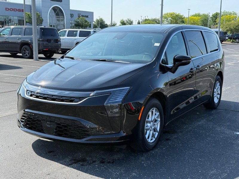 Chrysler Pacifica Vehicle Full-screen Gallery Image 9
