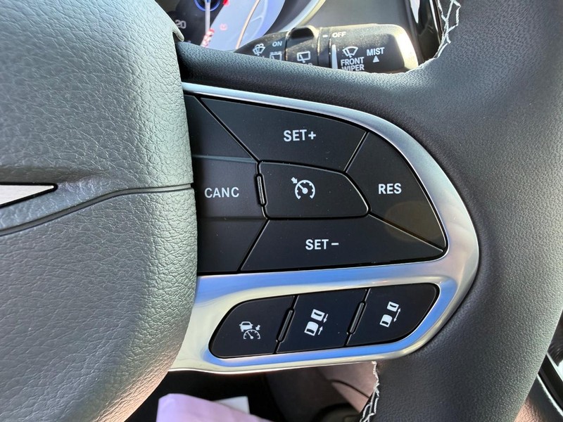 Chrysler Pacifica Vehicle Full-screen Gallery Image 22