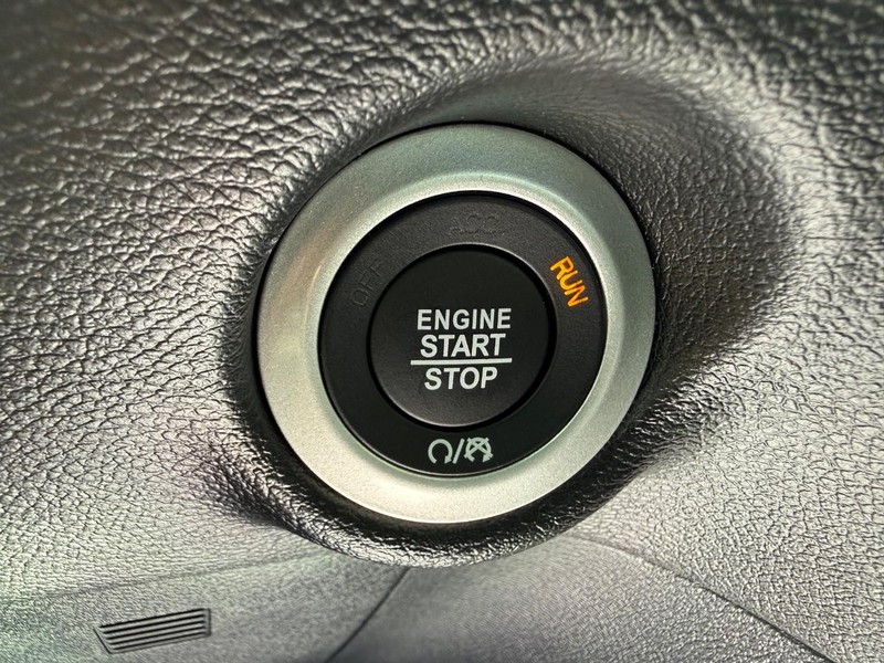 Chrysler Pacifica Vehicle Full-screen Gallery Image 23