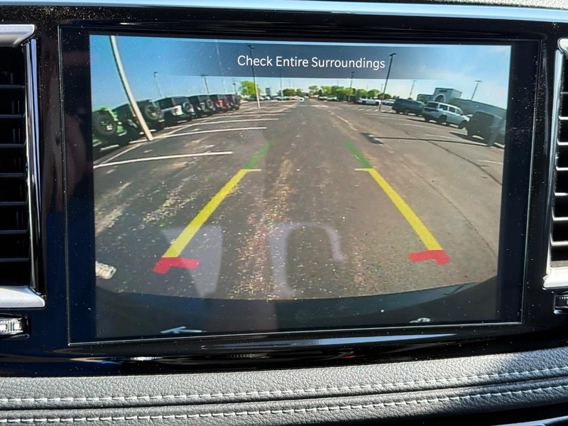 Chrysler Pacifica Vehicle Full-screen Gallery Image 25