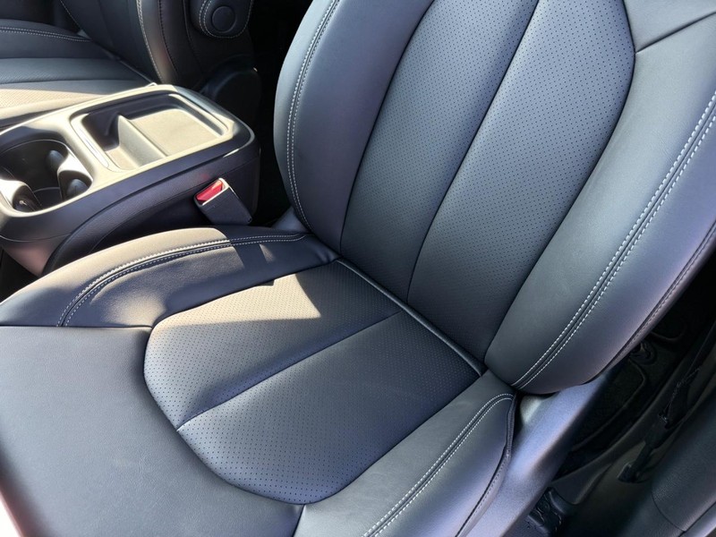 Chrysler Pacifica Vehicle Full-screen Gallery Image 31