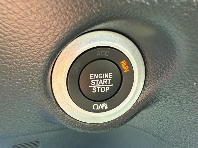 Chrysler Pacifica Vehicle Full-screen Gallery Image 23